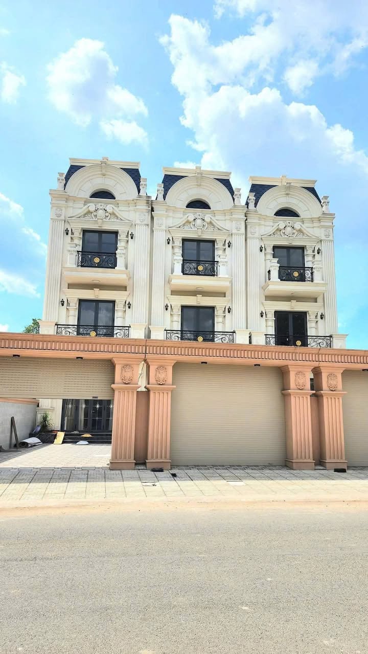 Nhà phố An Thạnh, Thuận An 112m² giá 5 tỷ - Đường nhựa thông thoáng, ô tô vào tận nhà!