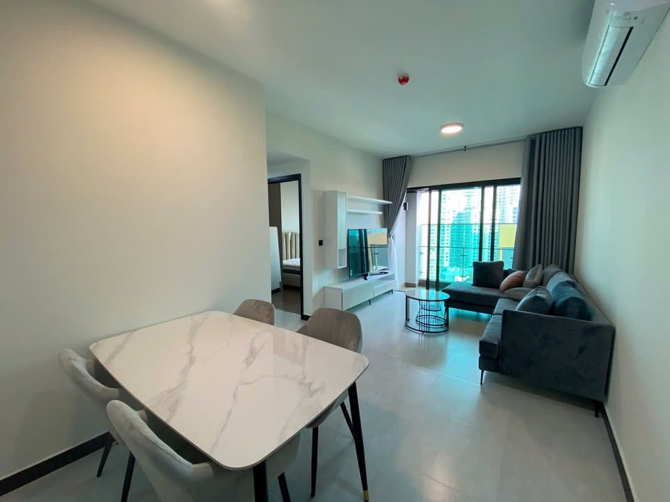 Căn hộ cao cấp Delasol quận 4 111m² giá 38 triệu - View hồ bơi thoáng mát!