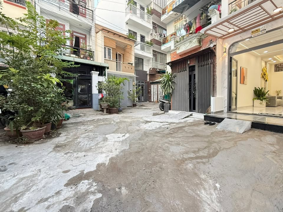 Nhà đẹp Trần Bình Trọng, Bình Thạnh 36m² giá 6.95 tỷ - Sân rộng thoáng mát!