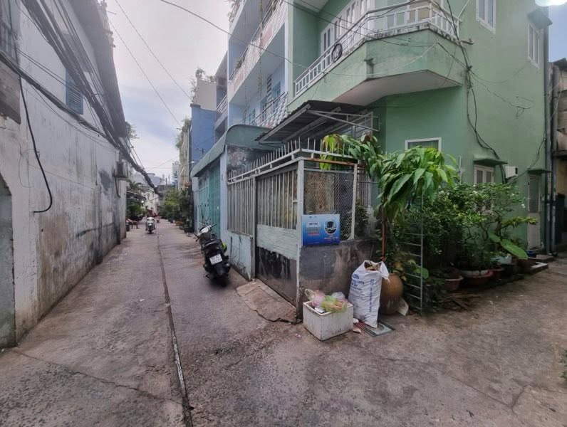 Nhà riêng Phú Thọ, Quận 11 - 44m² giá 5.4 tỷ - Tiện xây lại ngay!