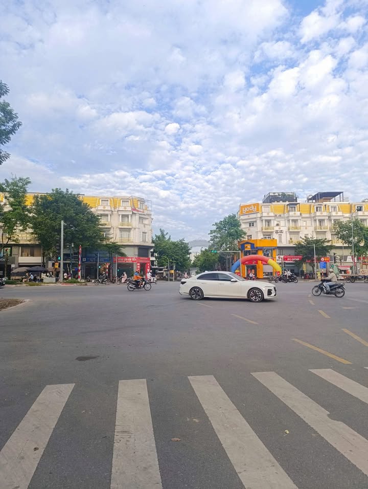 Shophouse cho thuê khu C3 An Khánh 142m² giá 45 triệu - Vị trí đắc địa trục thông Aeon!