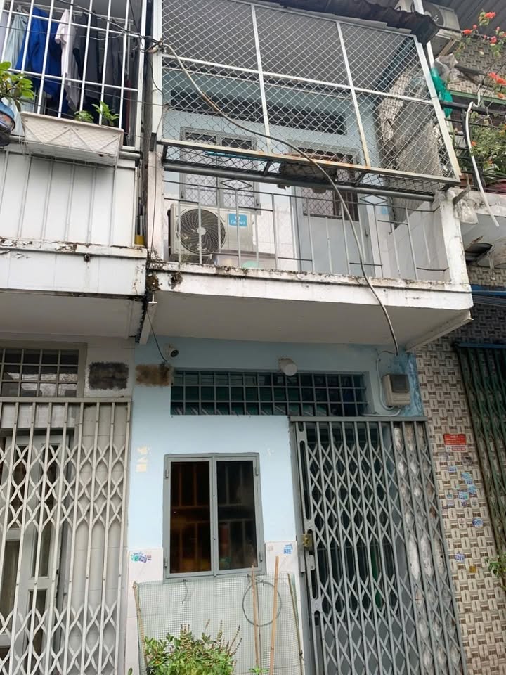 Nhà bán quận Bình Tân 16m² giá 2.5 tỷ - Sổ hồng riêng, hẻm xe tải rộng rãi!