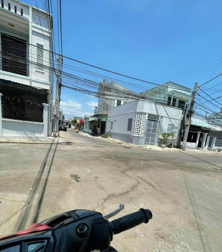 Nhà cấp 4 Phường Đức Long 54m² giá 1.6 tỷ - Góc 2 mặt tiền nhựa rộng rãi!