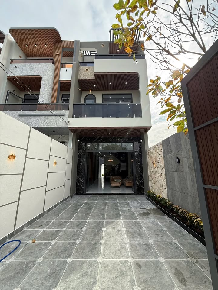 Nhà phố Đinh Đức Thiện, Bình Chánh 211m² - Tiện nghi, sổ hồng riêng, xe hơi vào tận nhà!