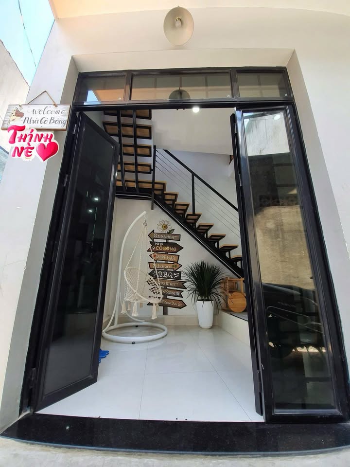 Nhà cho thuê hẻm 1 xe máy Xuân Diệu 24m² giá 5 triệu - Full nội thất đẹp gần biển!