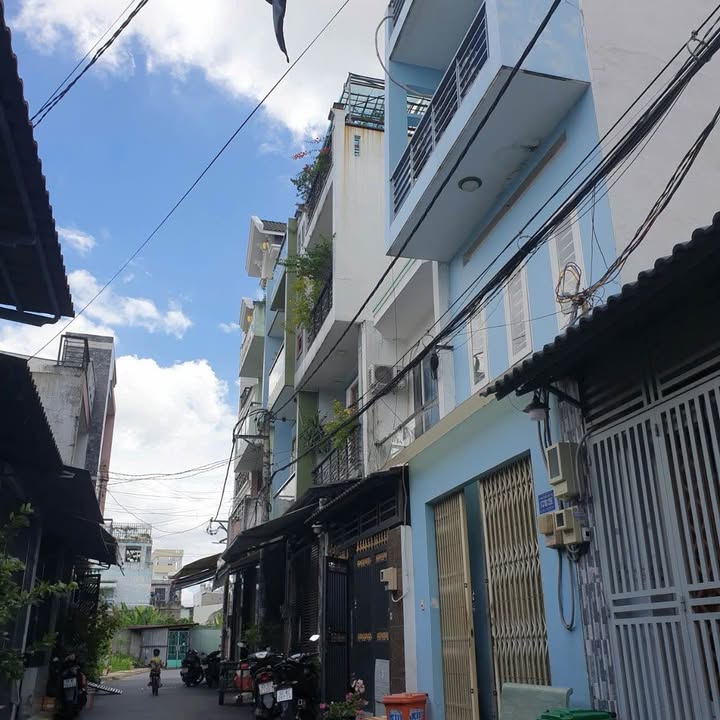 Nhà phố quận Bình Tân 56m² giá 5.95 tỷ - Hẻm nhựa 7m, tiện nghi đầy đủ!