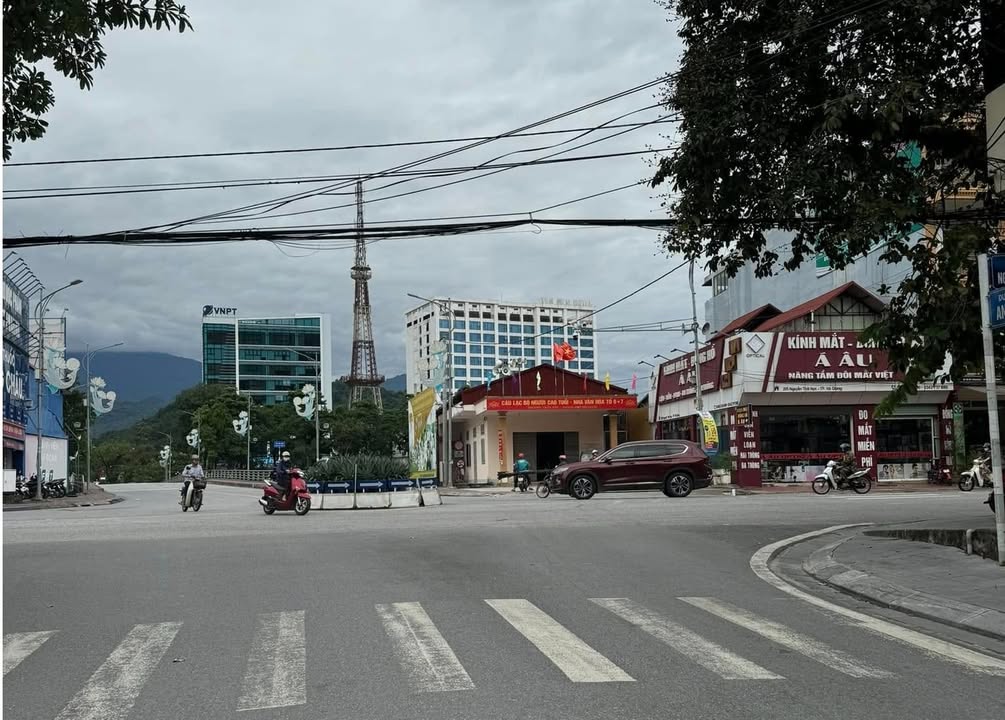 Nhà 3 tầng đường Nguyễn Văn Cừ, TP Hà Giang 170m² giá 6 tỷ - Đầu tư sinh lời ngay!