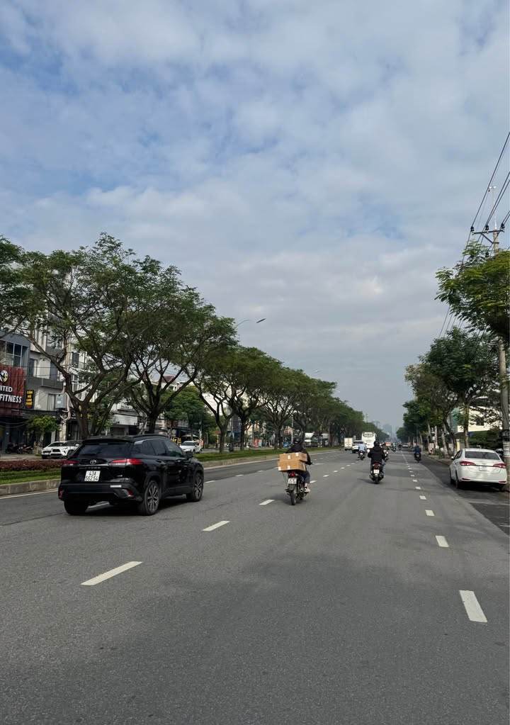 Mặt tiền Lê Văn Hiến Đà Nẵng 150m² giá 11.8 tỷ - Kinh doanh đỉnh cao với vị trí vàng!