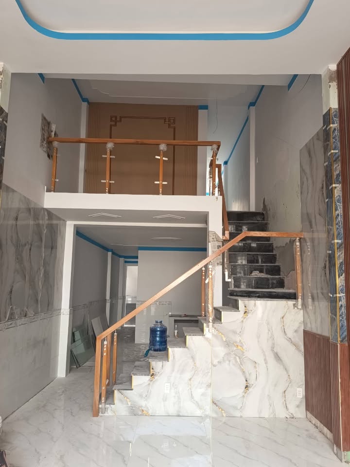 Nhà riêng Dĩ An 97,9m² giá 3.85 tỷ - Sổ hồng chính chủ, gần chợ và trường học!