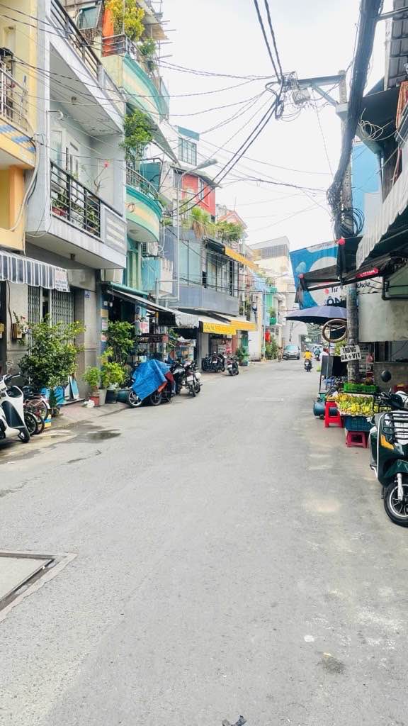 Nhà 1 Sẹc Lạc Long Quân 16m² giá 9 tỷ - Thiết kế 4 tầng hiện đại!