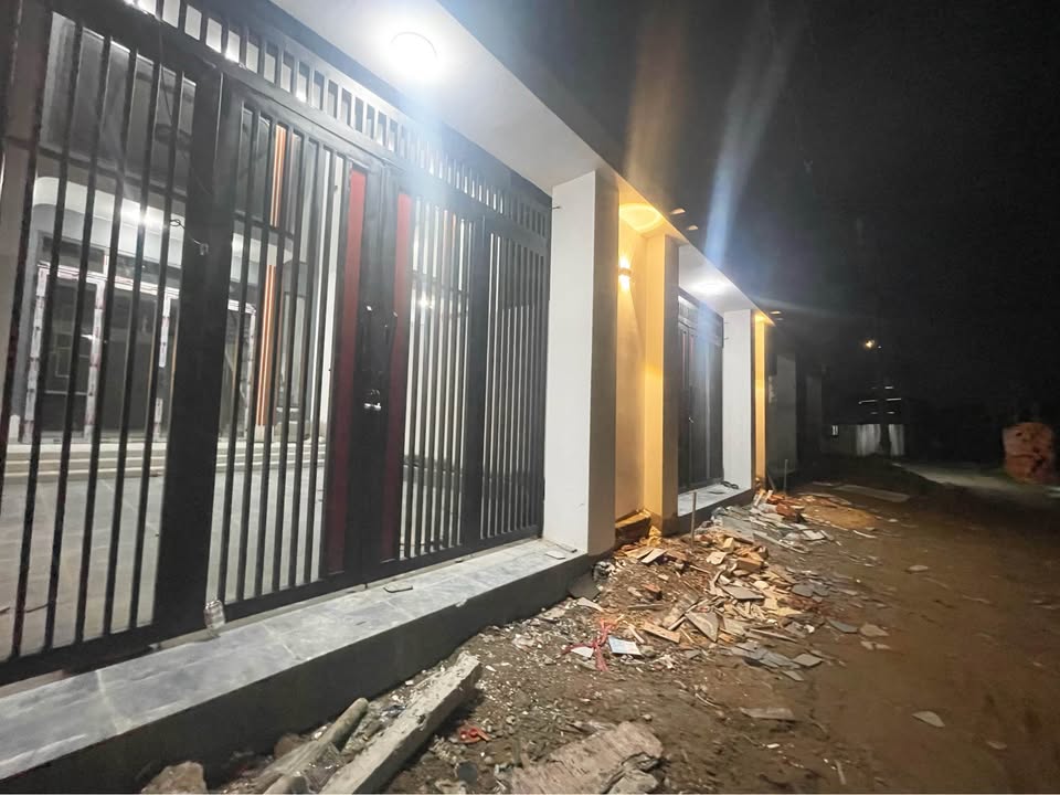 Nhà lầu đẹp tại Đức Hòa, Long An 170m² giá 2.4 tỷ - Hoàn công, sẵn sàng vào ở!