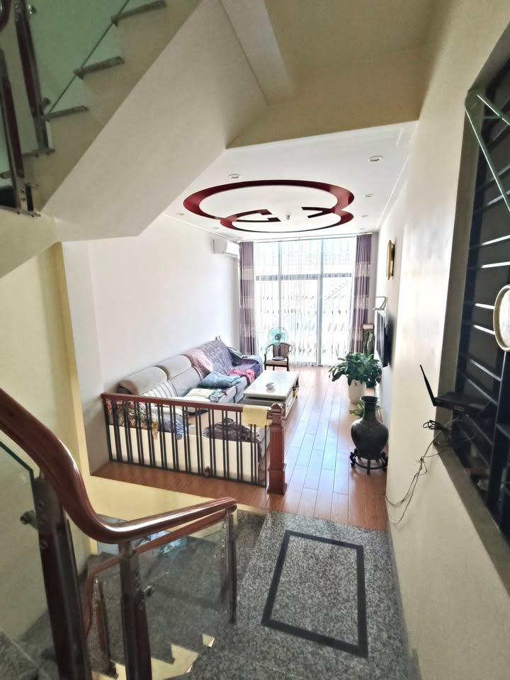 Nhà 4 tầng mặt đường Nguyễn Công Hoà 65m² giá 10.5 tỷ - Không thể bỏ lỡ!