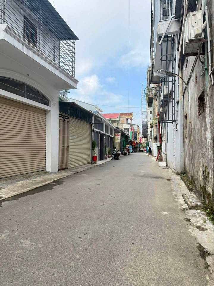 Bán nhà phố tại Hà Tĩnh 94m² giá 3 tỷ - Mặt tiền đắc địa gần bệnh viện