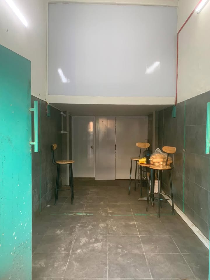 Cửa hàng cho thuê mặt phố Thụy Khuê - Không gian khép kín, điện nước đầy đủ!