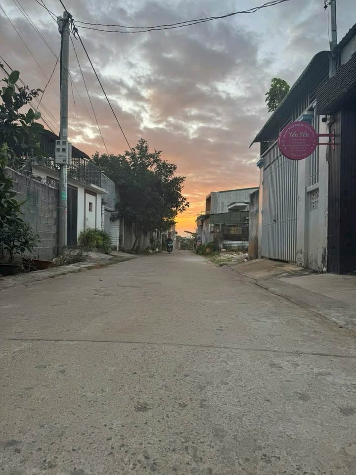 Lô đất 50m² tại Hẻm 170 Mai Hắc Đế, Buôn Ma Thuột - Giá chỉ 2.8 tỷ, gần chợ!