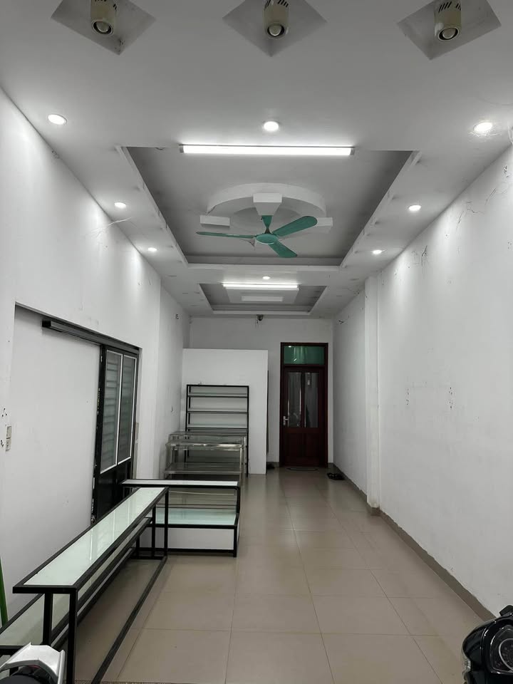 Nhà 4 tầng mặt tiền đường Trần Phú, Từ Sơn 105m² giá 18 tỷ - Đầu tư sinh lời cao!