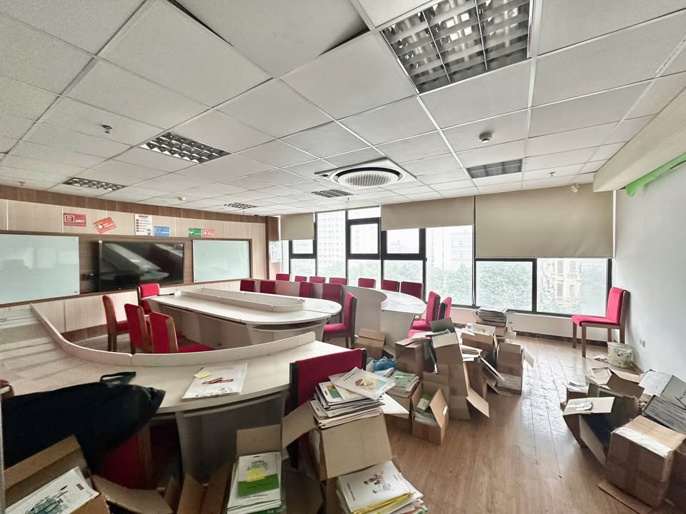 Văn phòng cho thuê quận Cầu Giấy 300m² giá 60 triệu - Không gian làm việc lý tưởng!
