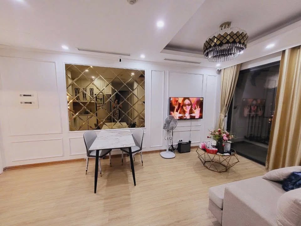 Căn hộ D'capitale Cầu Giấy 3PN full đồ - View hồ tuyệt đẹp!