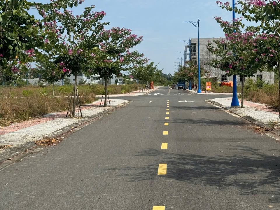 Đất tái định cư Hòa Long 90m² giá 2.49 tỷ - Hướng Tây Bắc, sổ đỏ chính chủ!