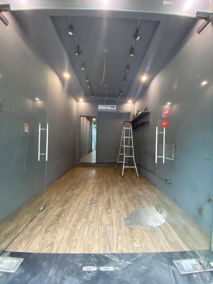 Cho thuê nguyên căn mặt phố Minh Khai, Q. Hai Bà Trưng 35m² - Kinh doanh sầm uất!