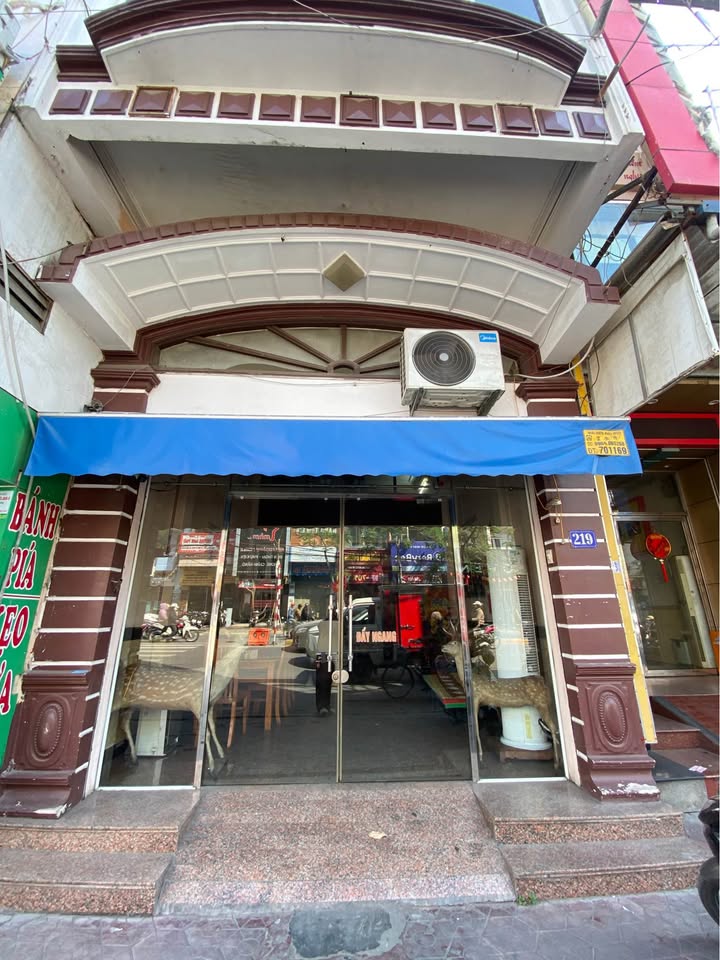 Cho thuê tầng 1 nhà mặt đường Trần Nguyên Hãn, quận Hồng Bàng, giá 7 triệu - Kinh doanh sầm uất!