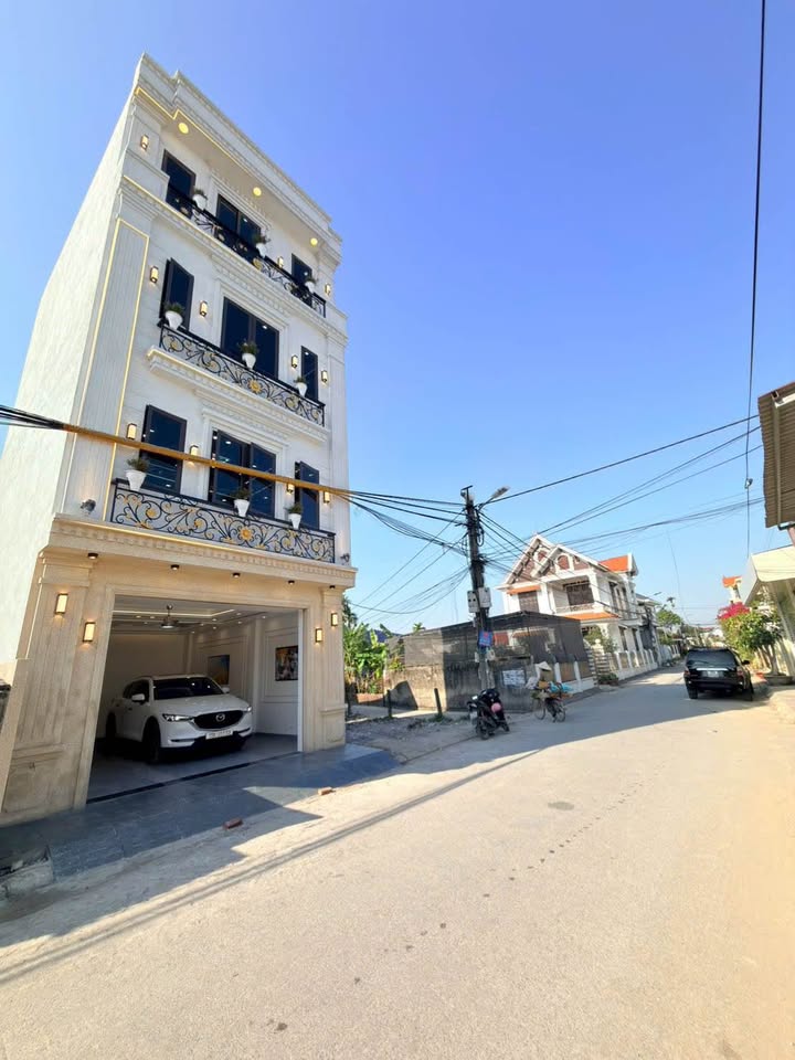 Nhà mặt đường Chợ Kiều Trung - Hồng Thái - 4 tầng - Giá 3.95 tỷ - Kinh doanh sầm uất!