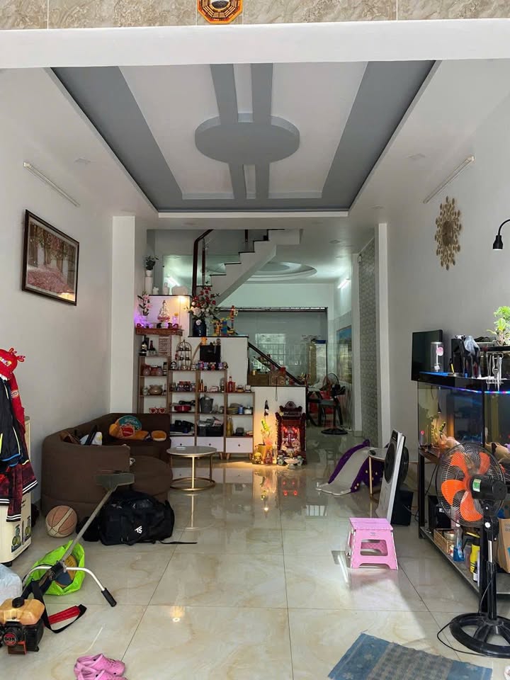 Nhà cho thuê 1 trệt 2 lầu tại Phú Hữu, Quận 9 - Nhà đẹp, thích hợp làm văn phòng!