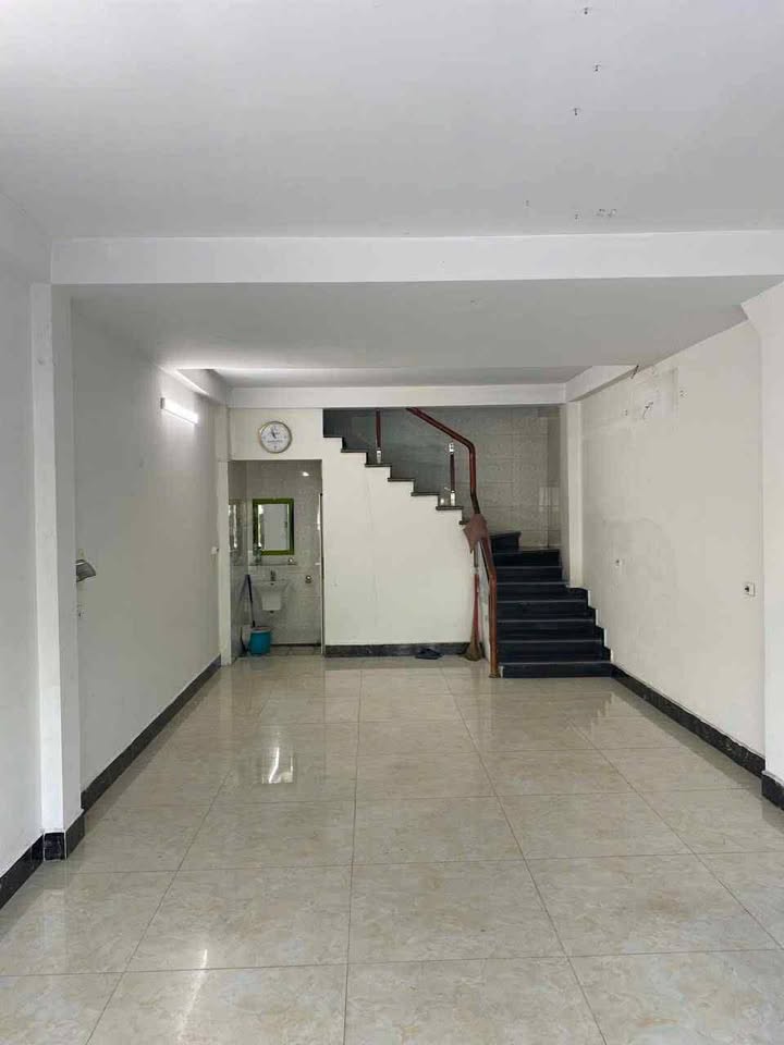 Nhà nguyên căn 4 tầng tại Cột 3, Hạ Long - Thích hợp làm văn phòng, spa!