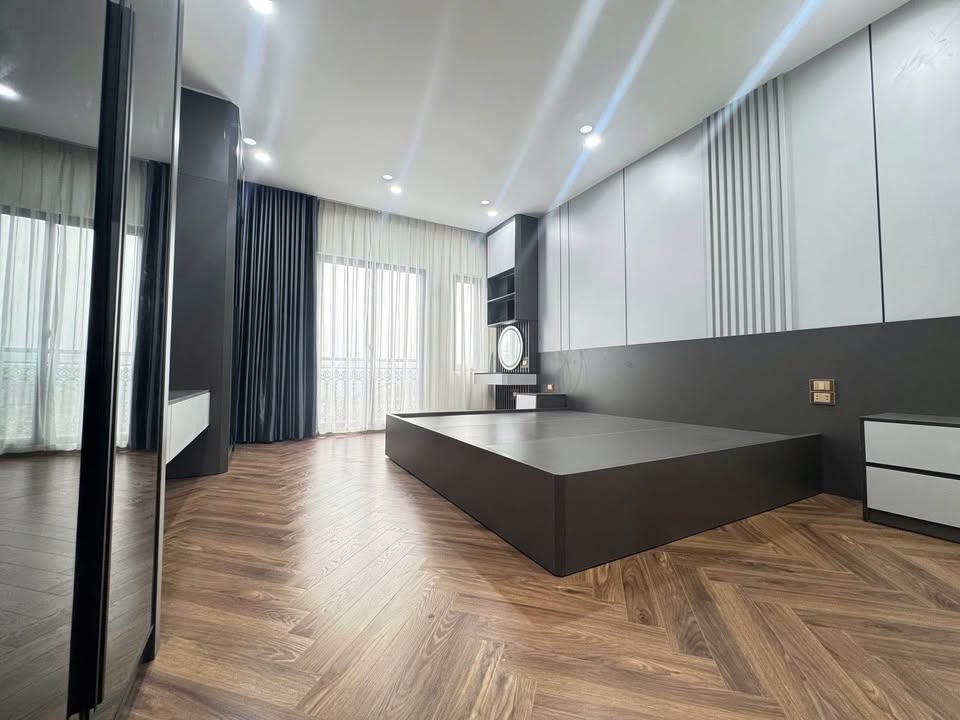 Nhà phố Hoàng Cầu Đống Đa 65m² giá thỏa thuận - Kinh doanh tuyệt vời!