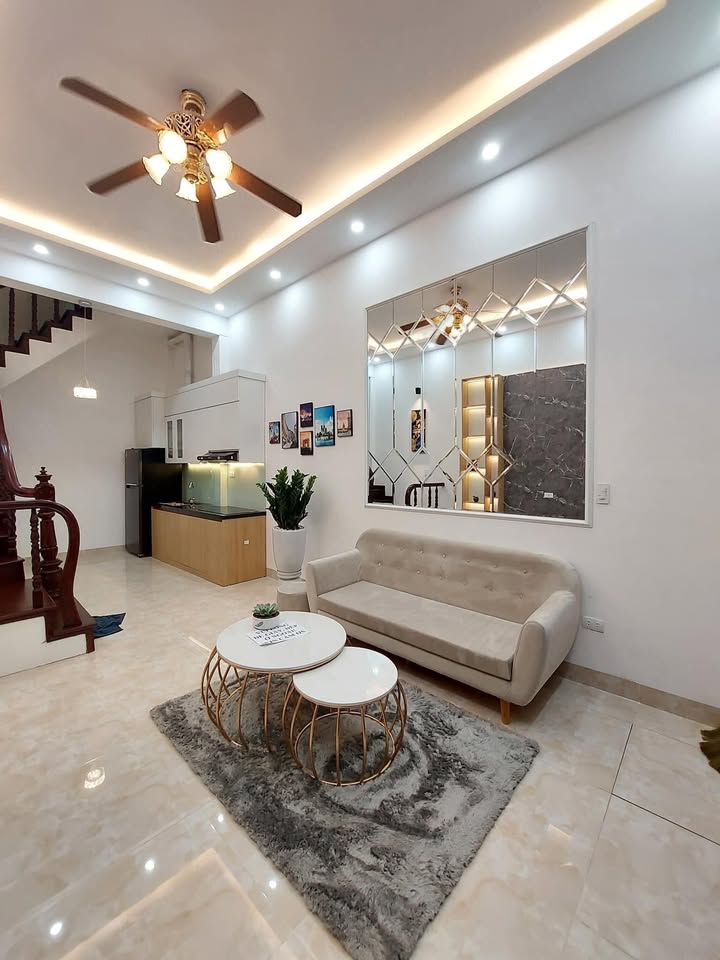 Nhà phố Tân Mai, Hoàng Mai 37m² giá 4.15 tỷ - Kinh doanh sầm uất, tiện ích đầy đủ