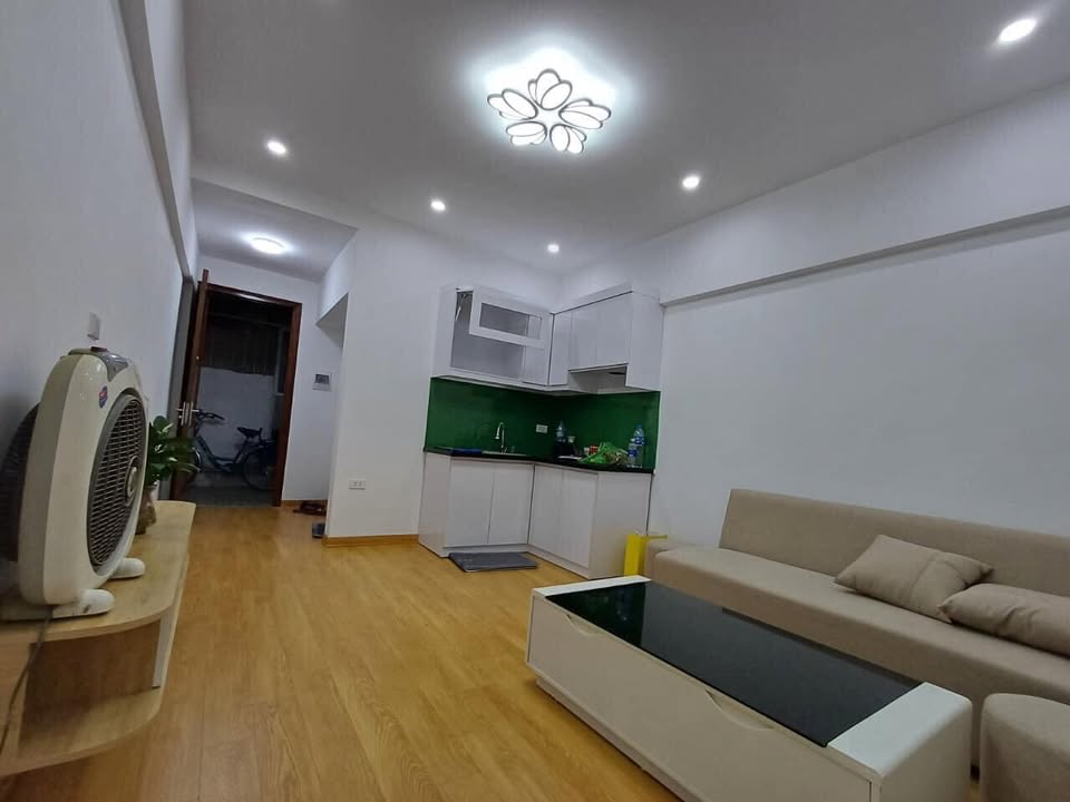 Nhà phố Nguyễn Chí Thanh 40m² giá 1.6 tỷ - Sổ đỏ chính chủ, nội thất đẹp!