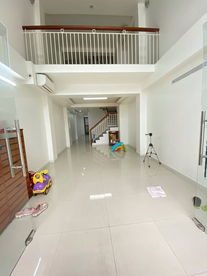 Nhà mặt tiền Tân Thành, quận 11, 64m² giá 45 triệu - Cho thuê lâu dài, đầy đủ nội thất!