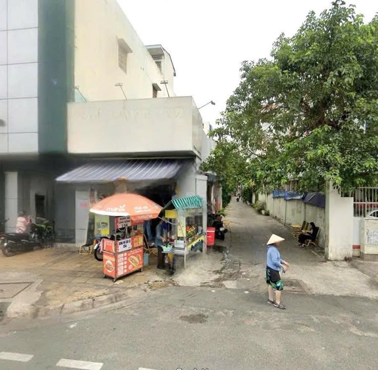 Nhà nguyên căn mặt tiền Lạc Long Quân, Quận 11 - Sang quán tiện nghi chỉ 20 triệu!