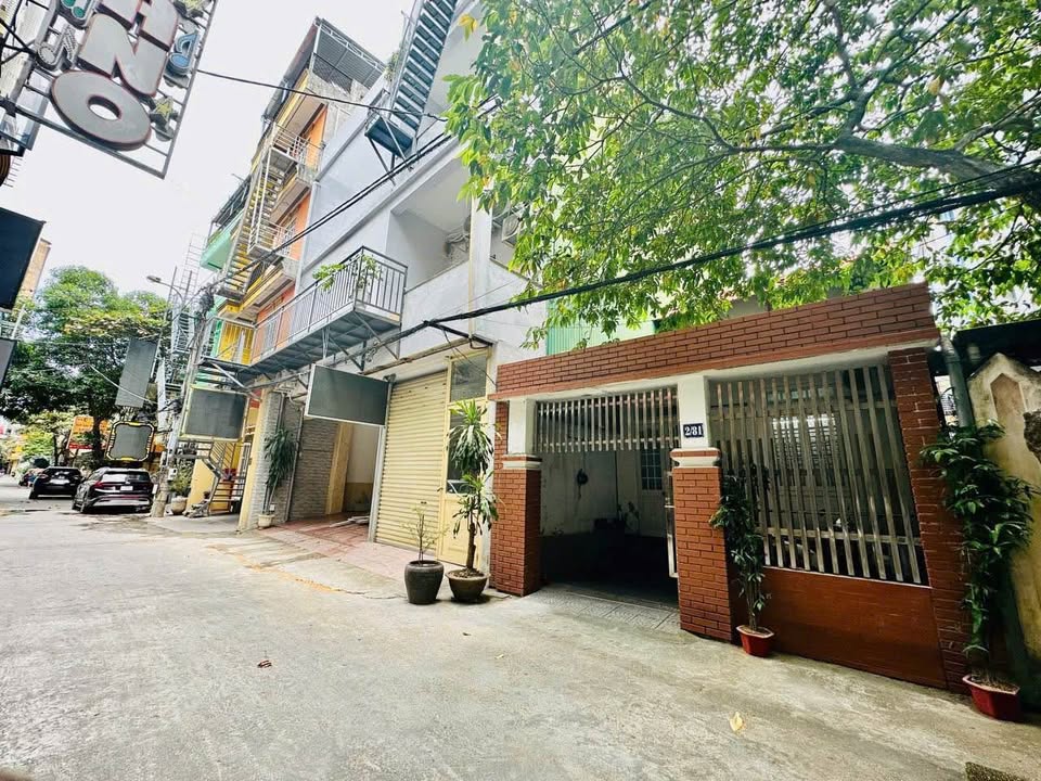 Nhà 4 tầng kiệt ô tô Nguyễn Huệ, 136m² giá 10 tỷ - Đầu tư sinh lời cao!