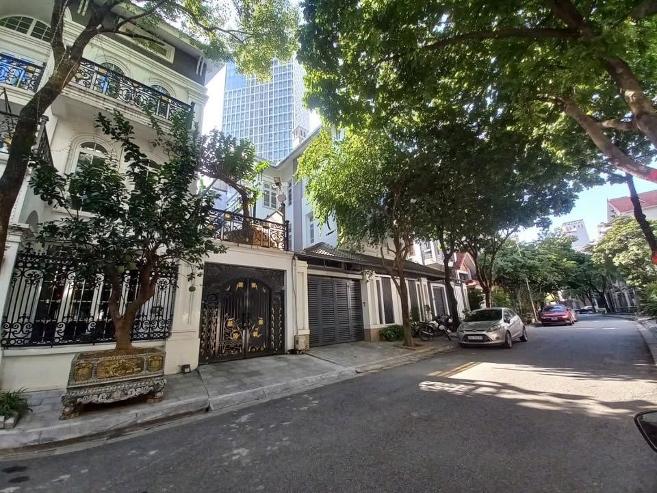 Nhà Phố Hoàng Cầu, Đống Đa, 86m² giá 45 tỷ - Vị trí đắc địa, kinh doanh thuận lợi!