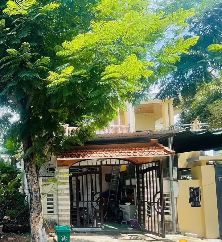 Nhà 2 tầng Xuân Thiều 11, Đà Nẵng 100m² giá 5 tỷ - Đầu tư gần biển lý tưởng!