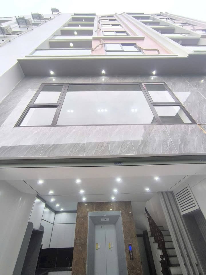 Nhà 7 tầng ngõ 87 Cổ Linh, Long Biên 39m² - Ô tô vào tận nơi!