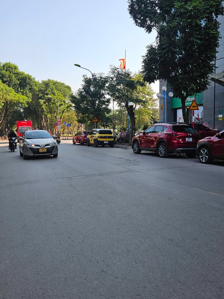 Bán nhà mặt phố Trần Phú, Mỗ Lao, Hà Đông 125m² giá 20 tỷ - Đầu tư sinh lời ngay!