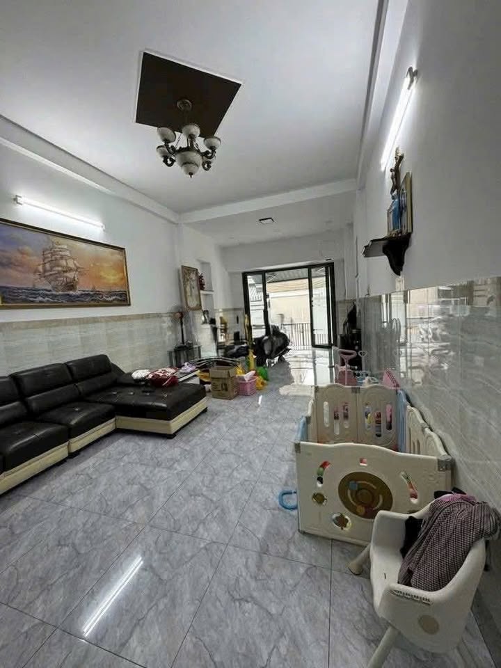 Nhà cho thuê hẻm Ba Gác, đường Hồng Bàng, quận 11 - 12 triệu/tháng, 3 phòng ngủ, 4WC