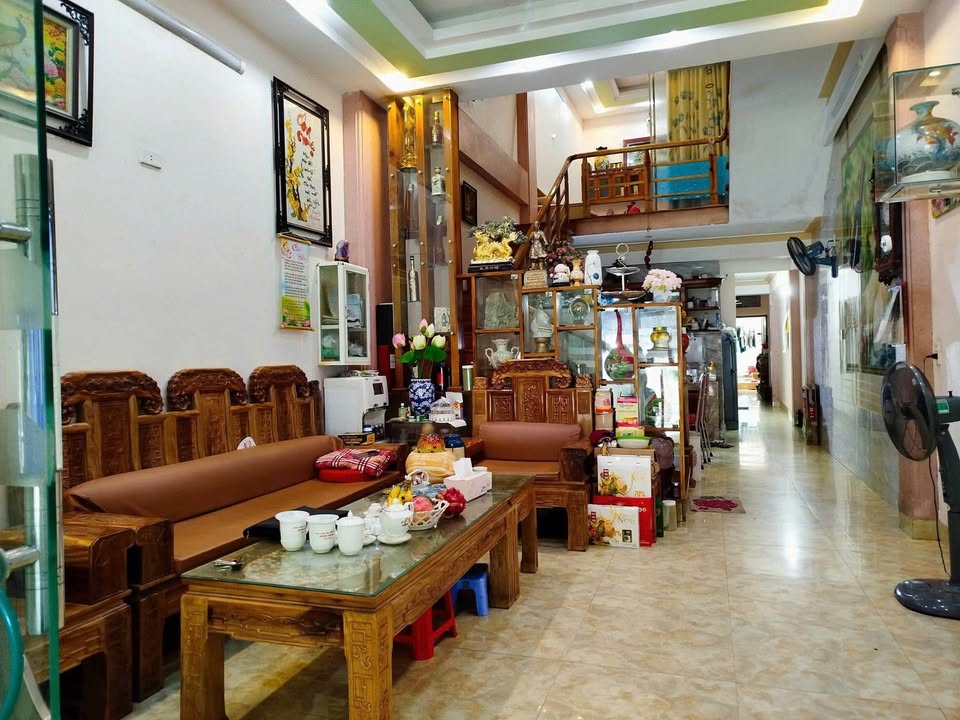 Nhà mặt phố kinh doanh Phường Lam Sơn 130m² giá 6.8 tỷ - Đầu tư sinh lời tuyệt vời!