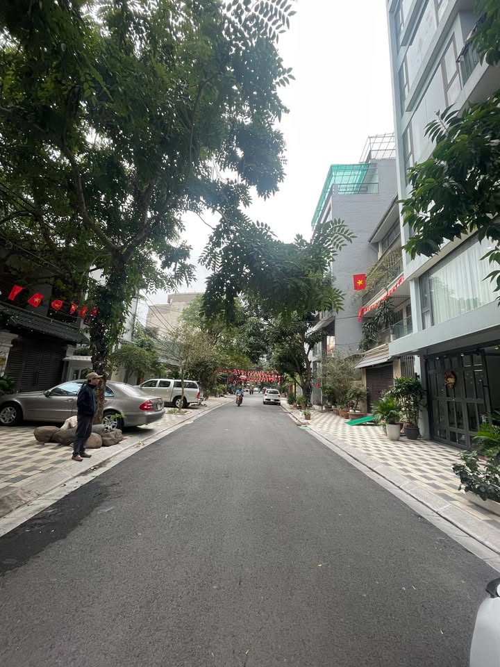 Nhà phố Xuân La 40m² giá 14 tỷ - Phân lô ô tô đỗ cửa, tiềm năng kinh doanh!