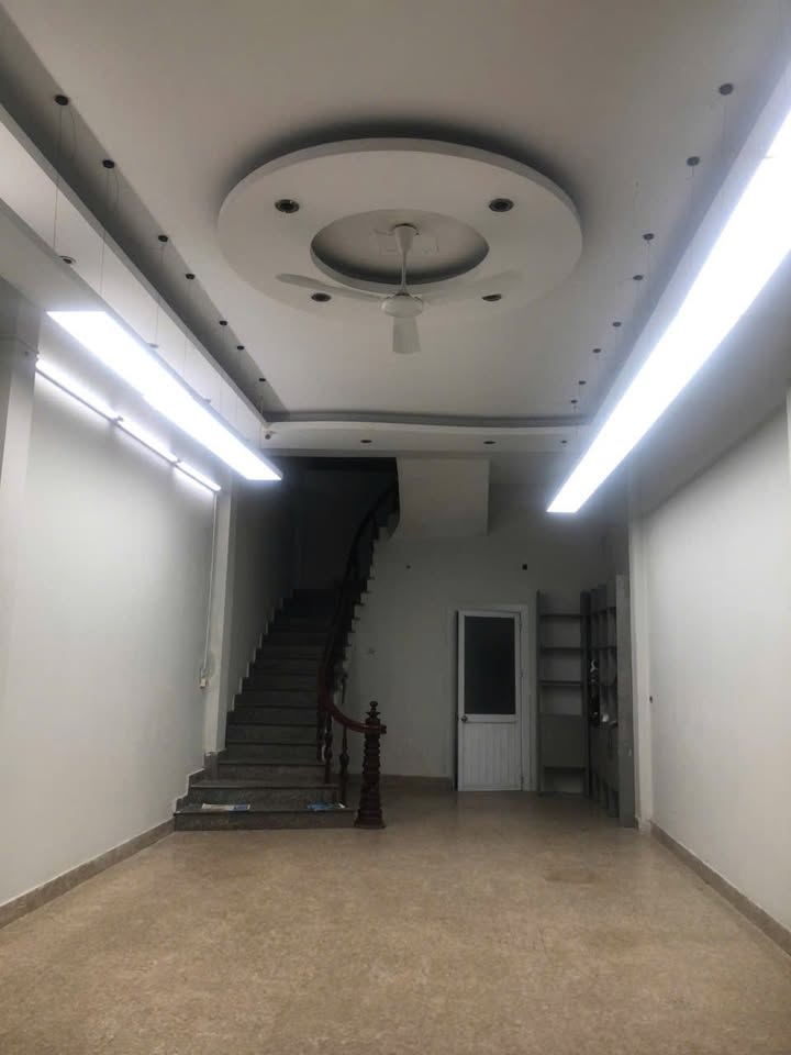 Nhà nguyên căn 4 tầng tại đường Trần Phú, Cẩm Phả 60m² giá 15 triệu - Phù hợp làm văn phòng!