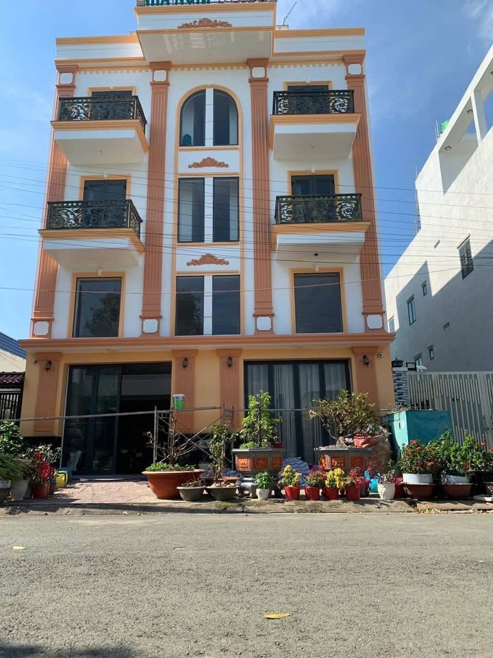 Khách sạn 21 phòng mặt tiền Bến Lức 220m² giá 14 tỷ - Đầu tư sinh lời ngay!