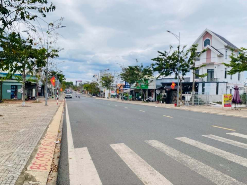 Bán nhà mặt tiền Lý Thường Kiệt, Đồng Xoài 120m² giá 2.5 tỷ - Lô góc 2 mặt tiền