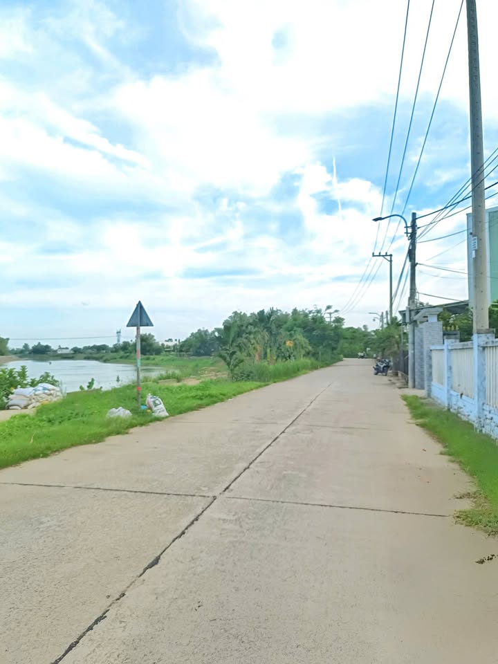 Đất nền mặt tiền 7.5m Thôn La Châu - Hòa Tiến 160m² giá 1.5 tỷ - View sông Yên tuyệt đẹp!