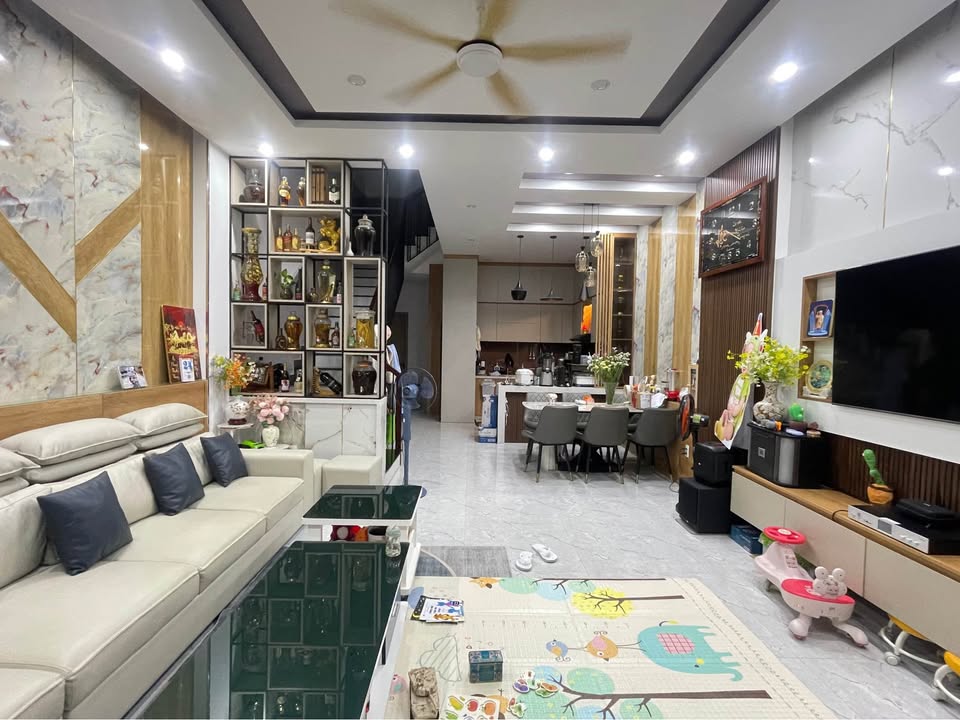 Nhà 3 tầng đường Thanh Lương, Hòa Xuân 100m² giá 8.5 tỷ - Vị trí đẹp, đầu tư sinh lời!