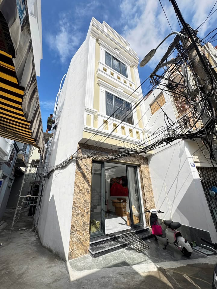 Nhà đẹp phố Hồ Sen, Hải Phòng 40m² giá 3.2 tỷ - Full nội thất chỉ việc xách vali vào ở!