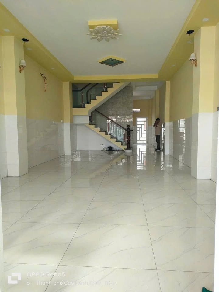 Nhà cấp 3 tại TĐC Hòa An, Phường 4, Cao Lãnh 100m² giá 3.3 tỷ - Đổ sàn kiên cố, tiện nghi đầy đủ!