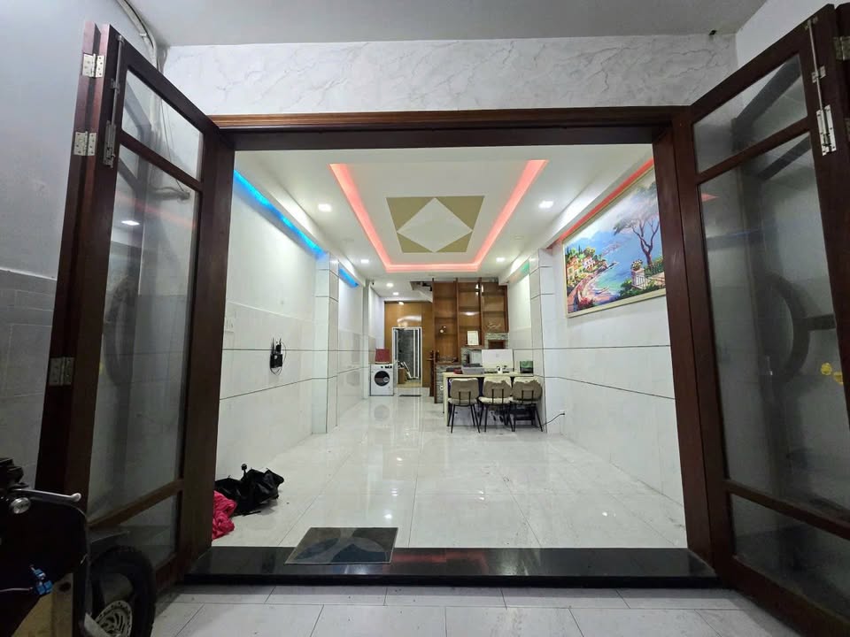 Cho thuê mặt bằng tầng trệt 114 Đề Thám, Quận 1 - Giá chỉ 8.5 triệu/tháng!