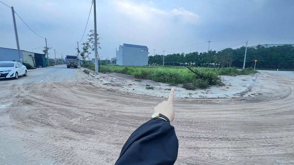 Đất nền lô góc Lệ Xá, Tiên Lữ 122m² giá 2 tỷ - Sổ đỏ chính chủ trao tay!